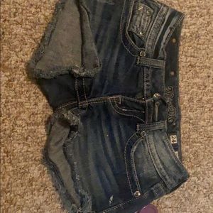 JE5428h2 miss me shorts